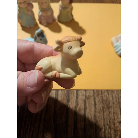 Vintage Pastel Painted Nativity Figurines 8pc Set Childlike Christmas Scene Play - Picture 7 of 12